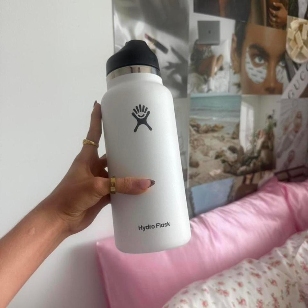 white hydro flask waterโ bottle